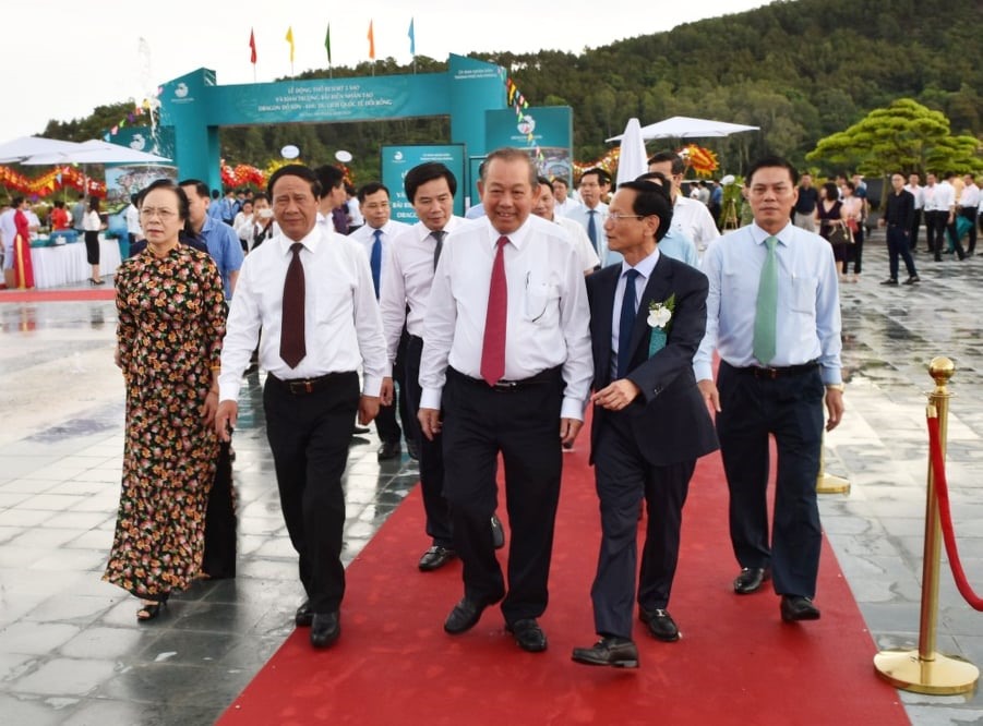 Phó Thủ tướng Trương Hòa Bình trong lễ khai trương bãi biển nhân tạo tại dự án Dragon Ocean Đồ Sơn